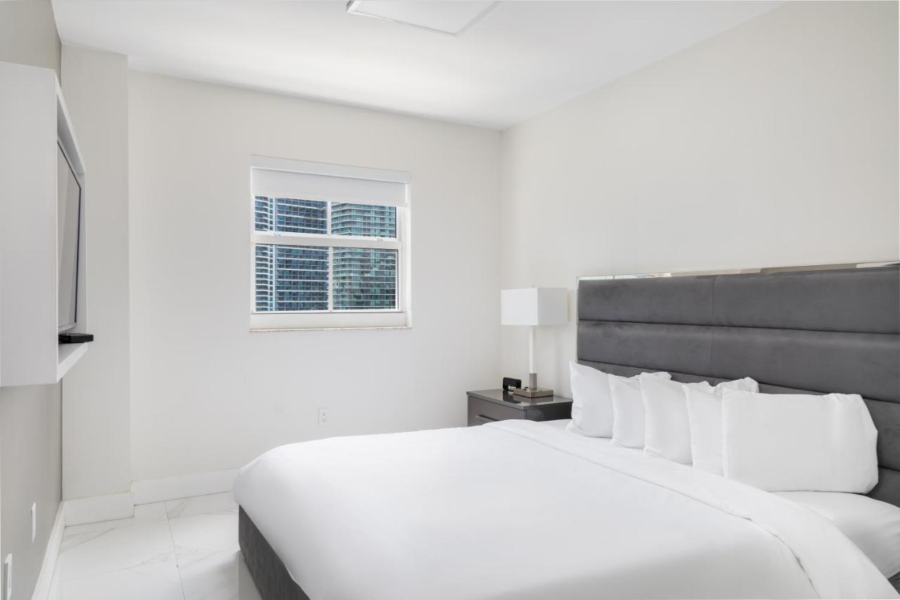 Miami hotel with balcony - Fortune House Hotel Suites