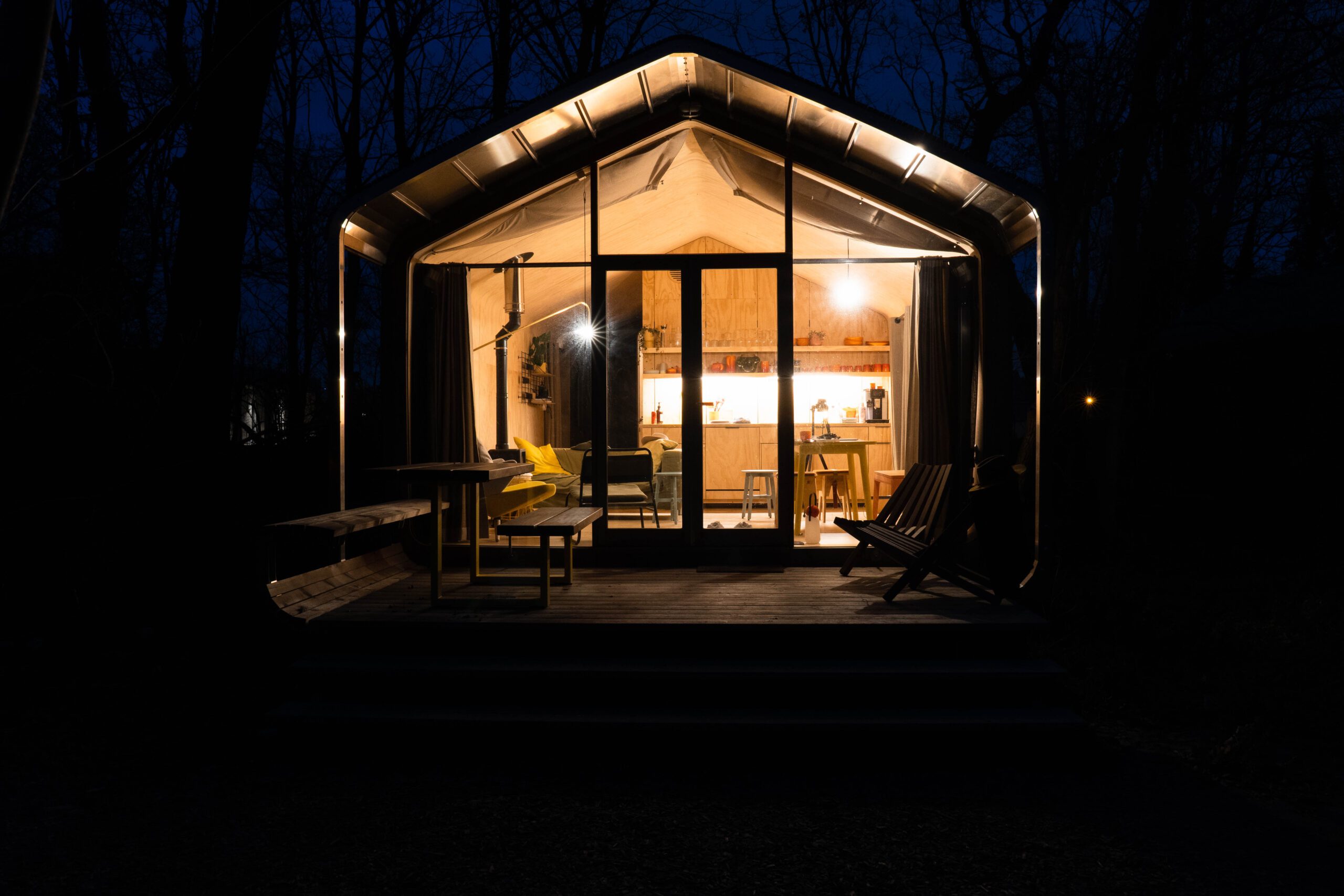Overnachting in de natuur - Les Cabane d'Ostende-32 cabin tijdens de nacht